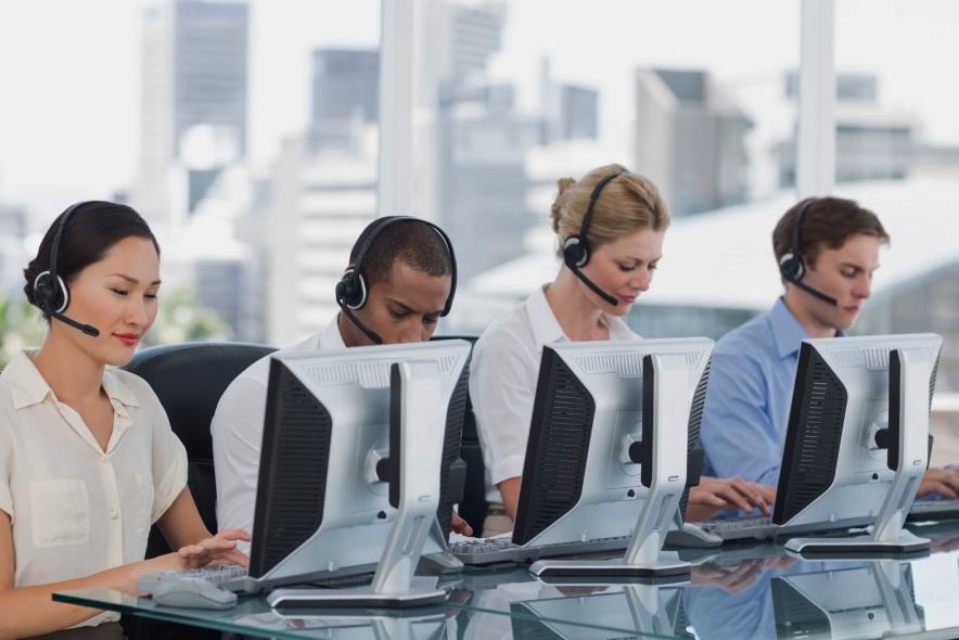 how to hold on to agents in a hybrid contact centers
