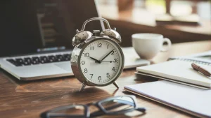 Clock in a work desk.