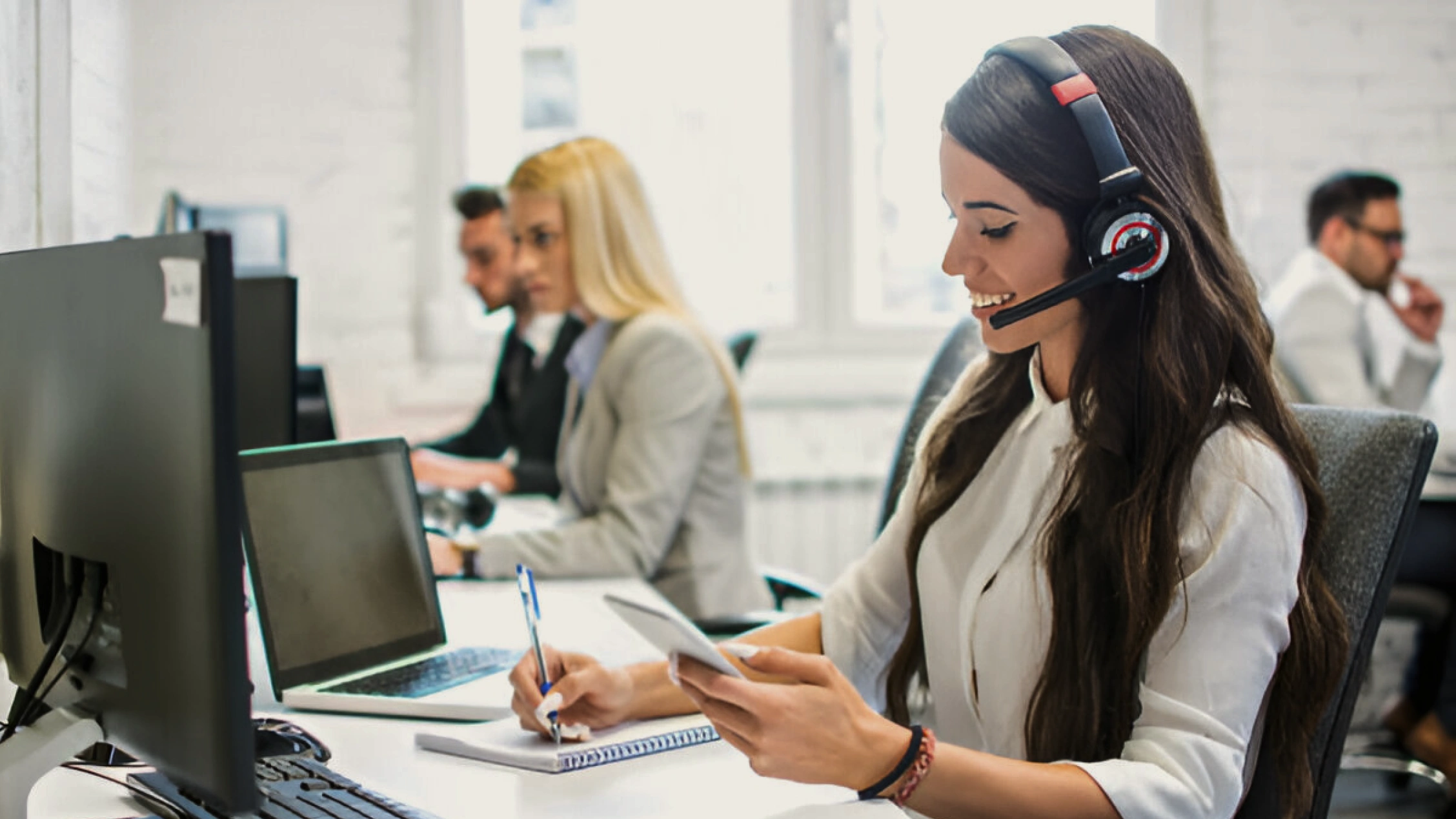 Customer service agent writes notes after sending a text message
