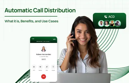 A women smiling with mobile phone in her hand.